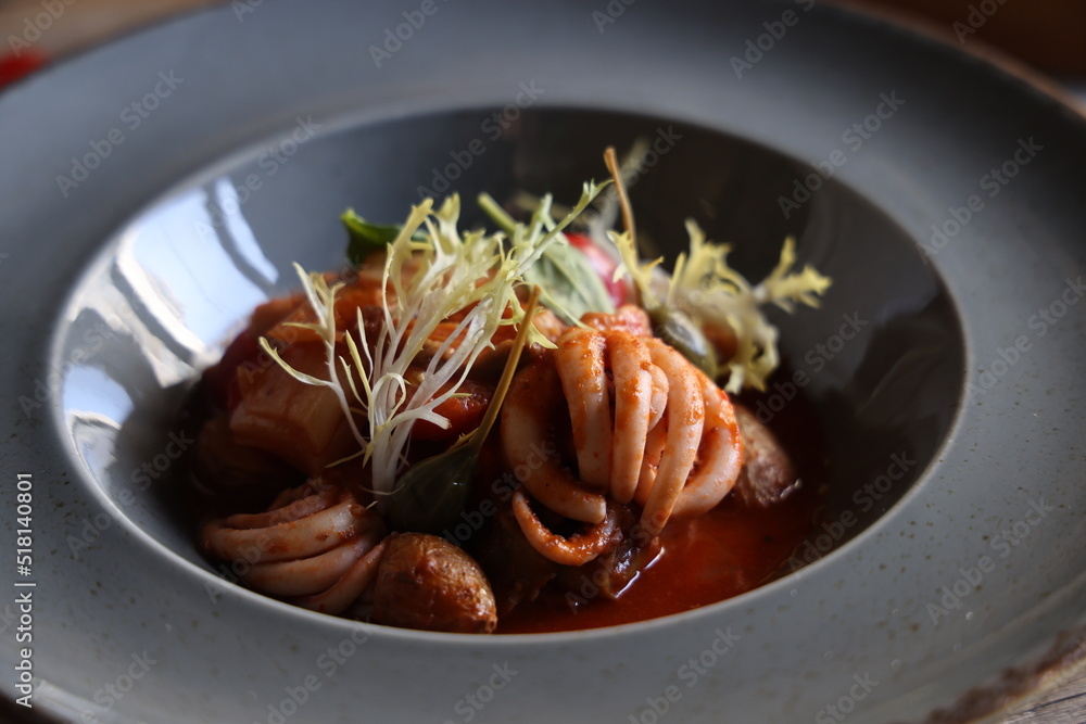 Wall mural Seafood grilled on plate with tomato sauce