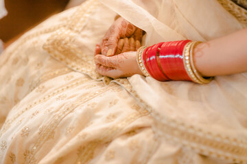 henna on hands