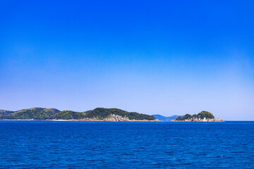 Obraz premium 福江港発奈留島行きの船から見た風景