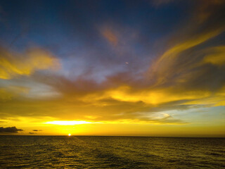 atardecer dorado