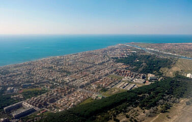 Fototapeta na wymiar Vista aerea del litorale romano