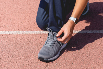 Faire ses lacets avant une course