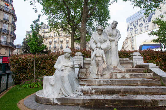 Monument Mme Boucicaut et la baronne Clara de Hirsh (Par&iacute;s) 