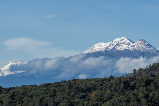 Iztaccihuatl Y Popocatépetl