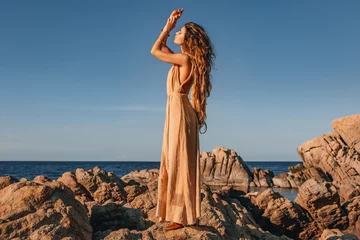 Schöne junge stilvolle Frau am Strand © zolotareva_elina