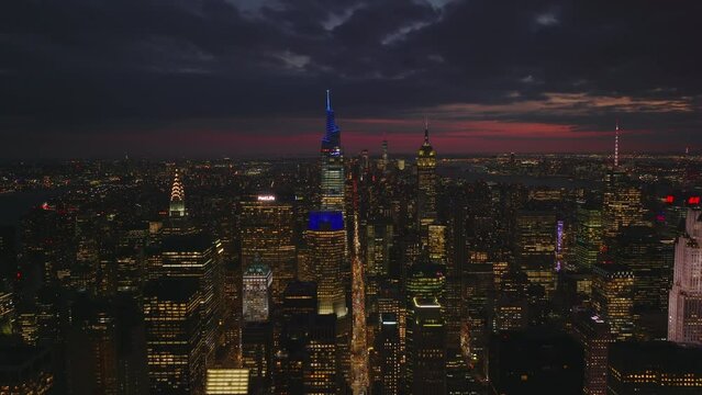 Breath taking panoramic footage of evening downtown. Backwards reveal of illuminated skyscrapers. Manhattan, New York City, USA