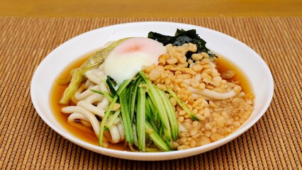 冷やしタヌキうどん