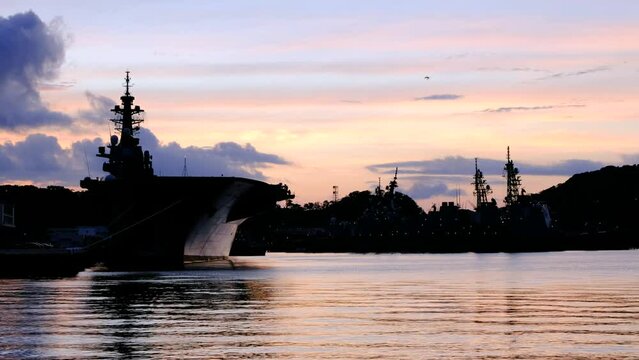 軍港の夕景