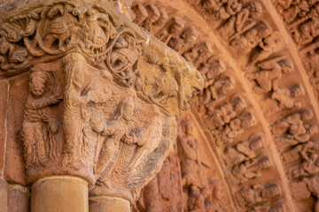 Jesus repartiendo dos panes a los angeles, Iglesia de Santo Domingo,  Románico, siglo XII, Soria,...