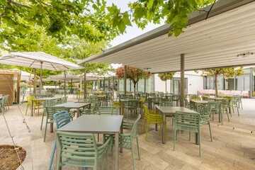 Fototapeta na wymiar Empty outdoor hotel restaurant garden