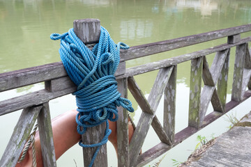 selectively focus on the blue rope used to tie ships in lakes and rivers