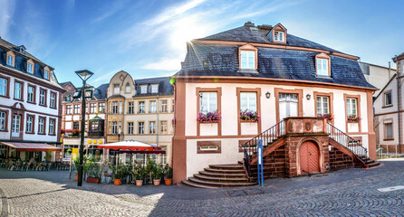 Stadt St. Wendel, Saarland, Deutschland – Innenstadt Panorama historisches altes Rathaus am...
