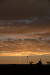 夕日に輝く美しい夕焼け雲

