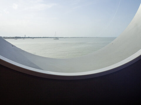 Traversée maritime vers l'Ile d'Yeu, vue de la fenêtre du bateau, Fromentine, Vendée