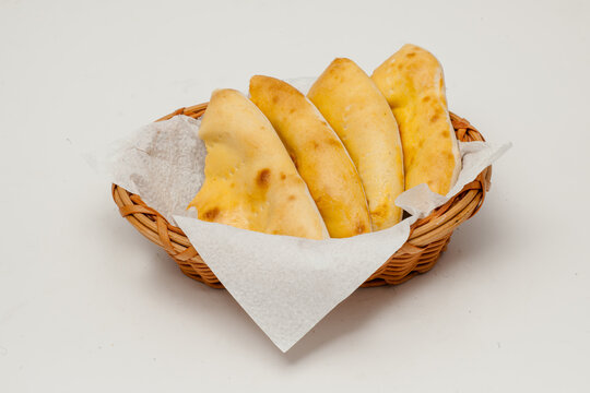 Azerbaijani bread is called Tendir Cherek