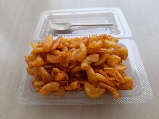 Fried macaroni food in mica plastic on wooden table background top view. snack background concept, culinary, breakfast, lunch, meal, dish, cooking, diet, food recipe, cuisine, ingredient, restaurant