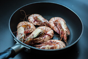 Sea shrimp grilled in black pan with vegetable spicy