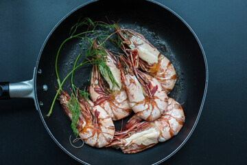 Sea shrimp grilled in black pan with vegetable spicy