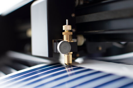 Plotter de corte. Plotter para corte de vinilo. Cutter Machine. Cutting Plotter. Cortador de vinilo. Production making sticker
