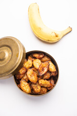 Deep fried ripe plantain slices or pake kele fried chips in a bowl - obrazy, fototapety, plakaty