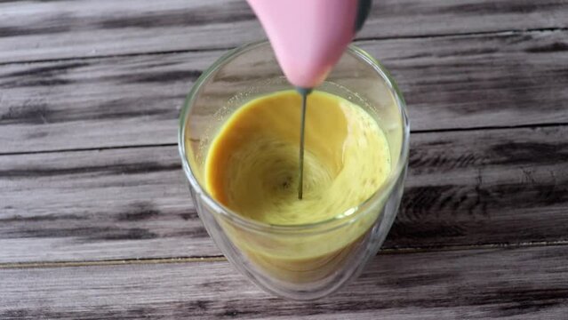Preparation of golden milk with turmeric and other spices using a milk frother