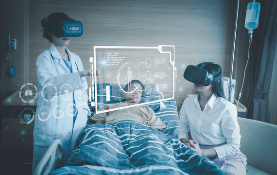 Virtual reality glasses concept.Expert doctors are using virtual reality glasses in conjunction with modern intelligence technology. Perform patient treatment and analyze symptoms In the most advanced