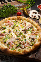 thick dough pizza with chicken, bacon, mushrooms and pickles