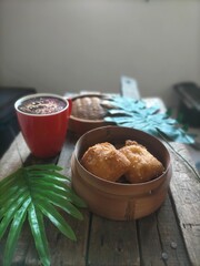 Coffee and ookies on the table 