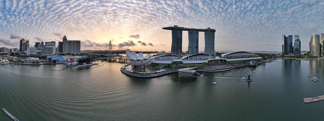 Fototapeta premium Aerial View of The Picturesque Marina Bay Sands Casino and Hotel, The Shoppes, Singapore Flyer and the Art MuseumAerial View of The Picturesque Marina Bay Sands Casino and Hotel, The Shoppes, Singapor