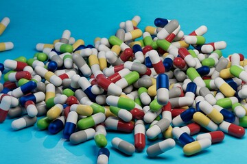 a large number of capsules of medicines on a blue background. medicines for diseases. antibiotic medicines. 3d illustration. 3d render
