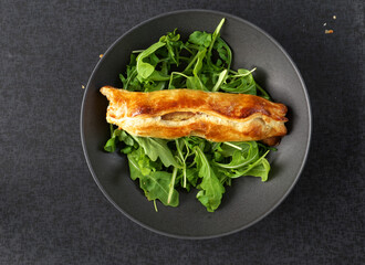 Blätterteig, Backware, Weizenmehl, Wasser, Salz,
Ziehteig, Blättrich, Fett, Ei, Backofen, Rucola,...