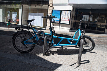 Fototapeta na wymiar Cargo bike in a big city street