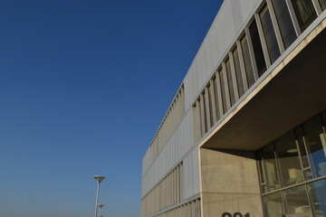 Modernes Geb&auml;ude auf dem Campus der Technischen Fakult&auml;t in Freiburg