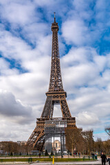 Fototapeta na wymiar The iconic Eiffel Tower in Paris, France