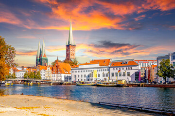 Fototapeta premium Panorama Lübeck, Schleswig Holstein, Deutschland 