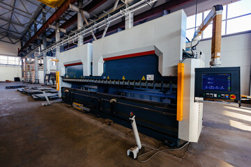 Hydraulic press brake with CNC