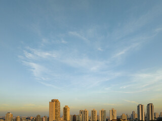 Fototapeta na wymiar Foto aérea do bairro do Ipiranga, em São Paulo no por do Sol
