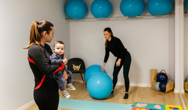 Mother and baby attending a postpartum recovery class