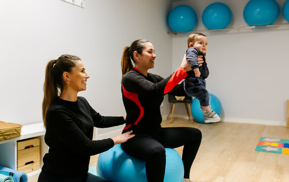 Mother and baby attending a postpartum recovery class
