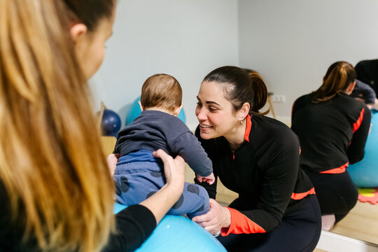 Mother and baby attending a postpartum recovery class