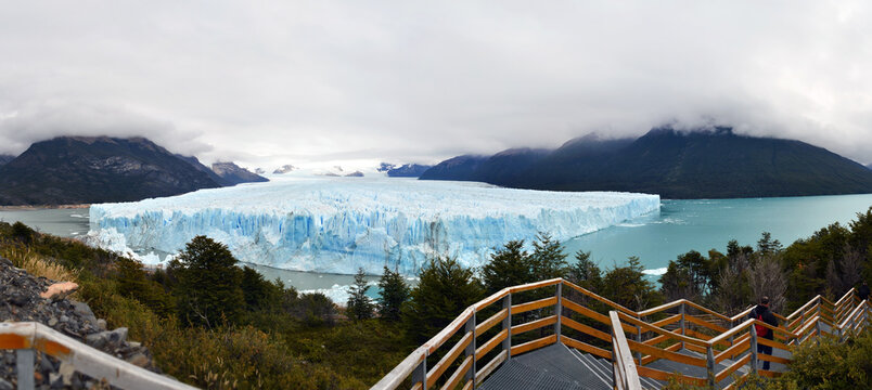 Glaciar Perito Moreno, El Calafate, Patagonia Argentina. Glaciers in the water near snowy mountains