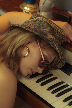 Conceptual parts, face on the keyboard