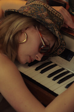 Conceptual parts, face on the keyboard