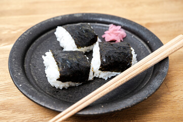 食べ物イメージ　おにぎり