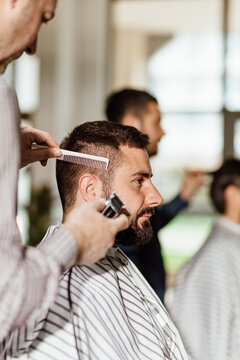 Man using a comb and timmer