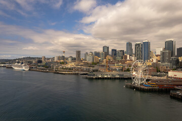 Fototapeta na wymiar Seattle ferry wheel, Drone photography 