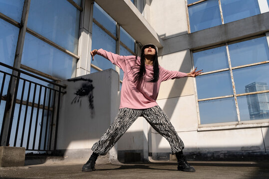 young woman hip hop dance on the roof