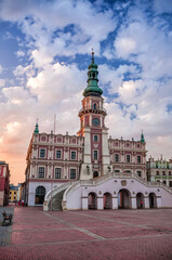 Fototapeta na wymiar Town hall and market square in Zamość 