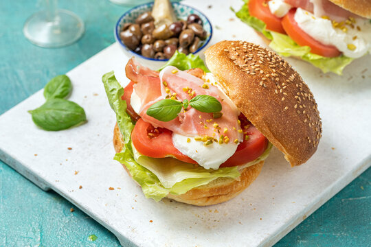 Lettuce Tomato Cheese Ham in a sesam bun Sandwich