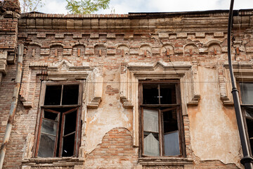 Fototapeta na wymiar an old ruined building. broken glass in the windows.